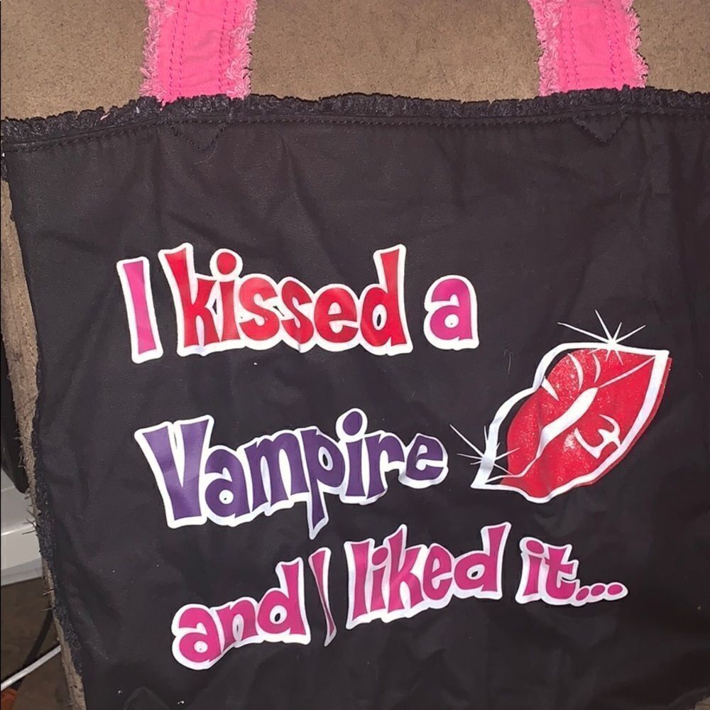 I kissed a vampire and liked it bag‎